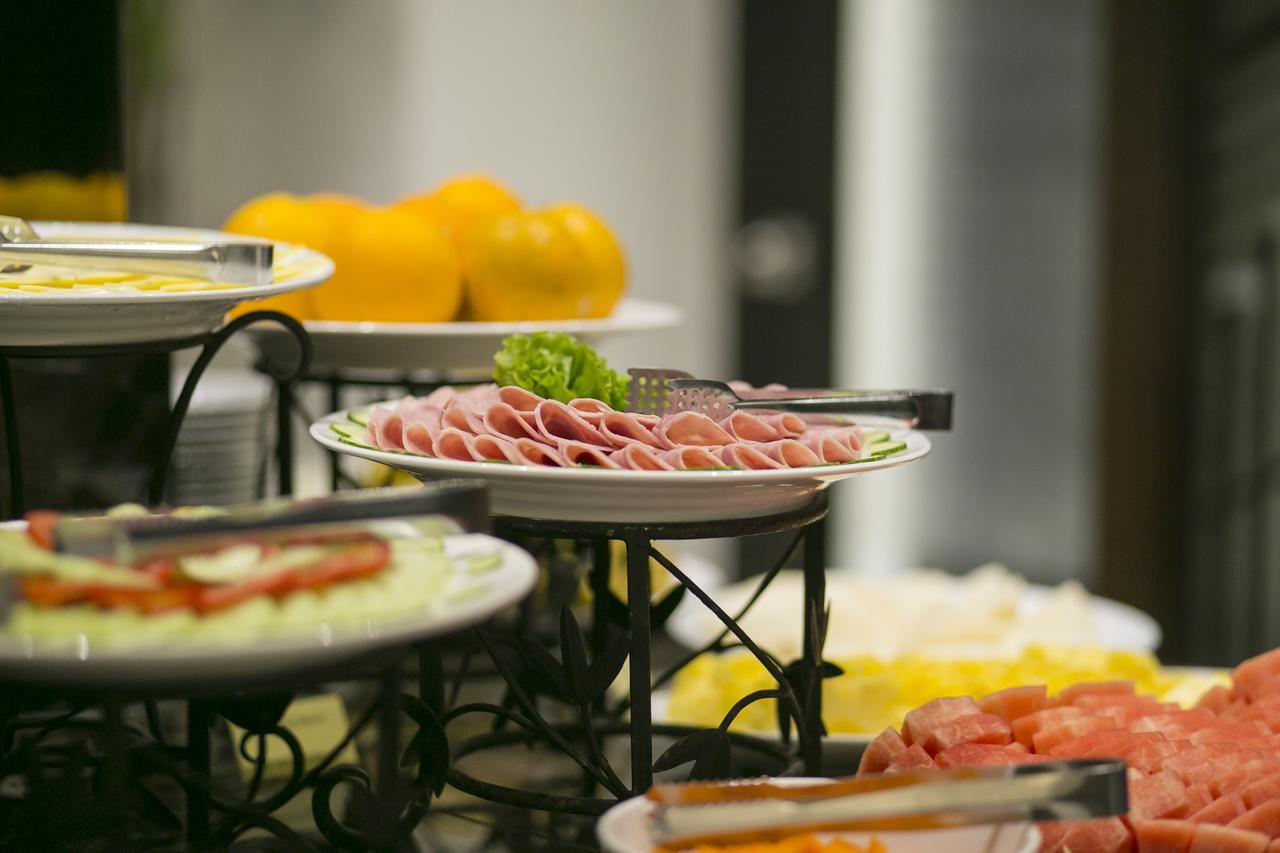 Quoc Hoa Premier Hotel Hanoi Buitenkant foto